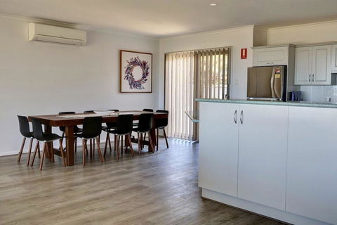 Emu Bay Holiday Homes - Accommodation NT 17