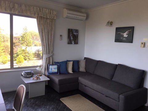 Emu Bay Holiday Homes - Accommodation NT 37