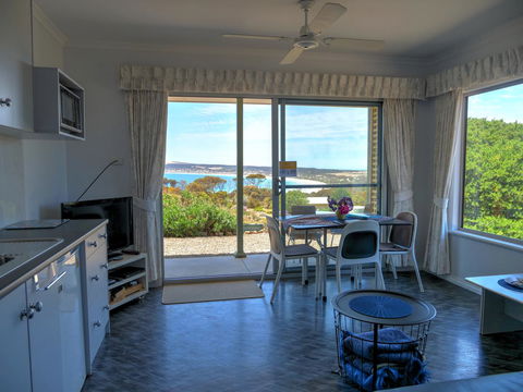 Emu Bay Holiday Homes - Accommodation NT 26