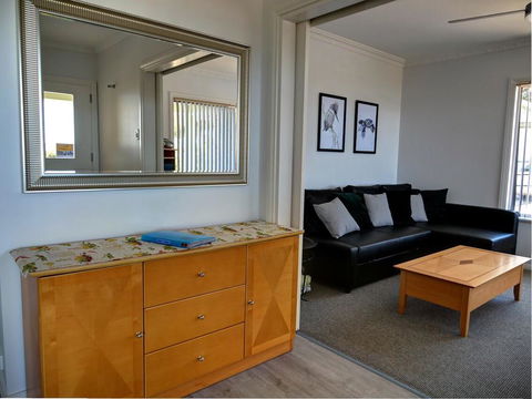 Emu Bay Holiday Homes - Accommodation NT 24