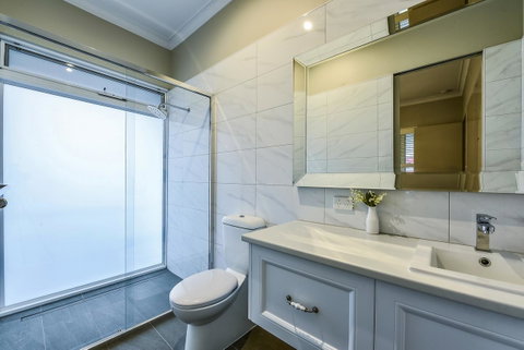 Aloha Central Luxury Apartments - Accommodation NT 16