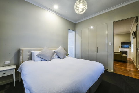Aloha Central Luxury Apartments - Accommodation NT 14