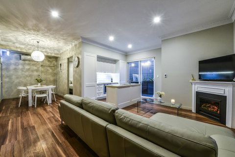 Aloha Central Luxury Apartments - Accommodation NT 8