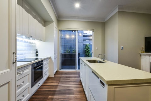 Aloha Central Luxury Apartments - Accommodation NT 10