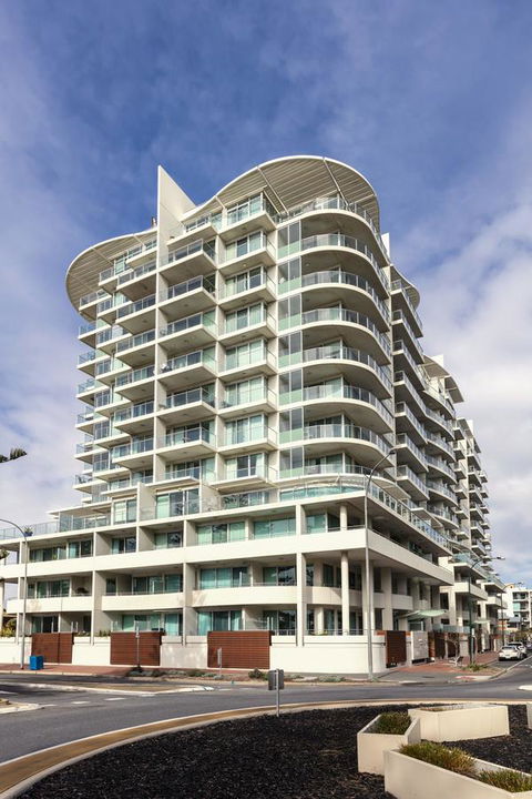 Oaks Glenelg Liberty Suites - NT Tourism 1
