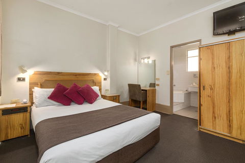 Adelaide Paringa - Accommodation NT 9