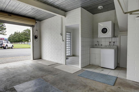 Tasman Beachside Apartment - Accommodation NT 11