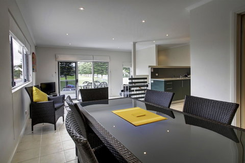 Tasman Beachside Apartment - Accommodation NT 5