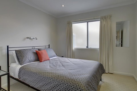 Tasman Beachside Apartment - Accommodation NT 8