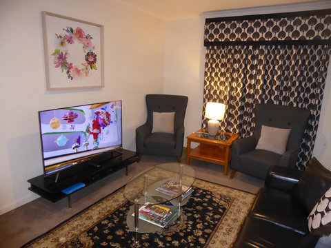 Adelaide City Apartment - 3br, 2bath & Carpark - Accommodation NT 2