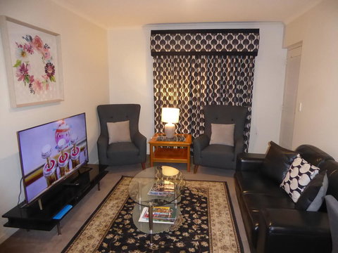 Adelaide City Apartment - 3br, 2bath & Carpark - Accommodation NT 1