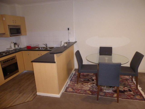 Adelaide City Apartment - 3br, 2bath & Carpark - Accommodation NT 8