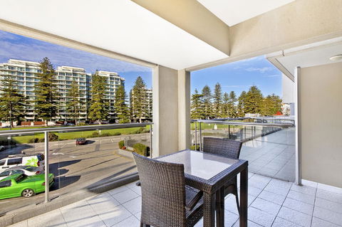 Glenelg Seaside Apartment - Accommodation NT 11