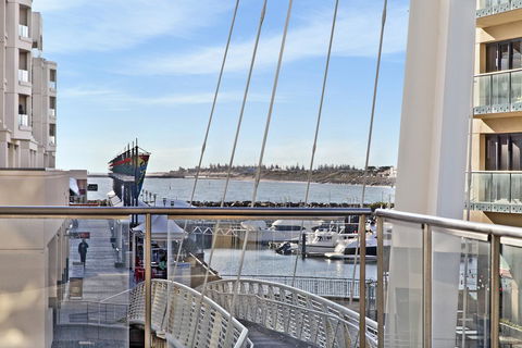 Glenelg Seaside Apartment - Accommodation NT 6