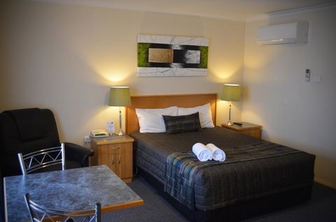 Arkana Motor Inn & Terrace Apartments - NT Tourism 0