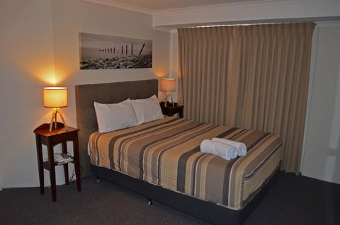 Arkana Motor Inn & Terrace Apartments - NT Tourism 1