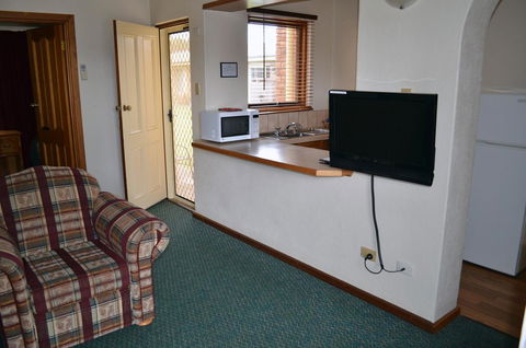 Arkana Motor Inn & Terrace Apartments - NT Tourism 35
