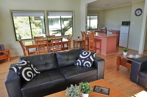 SkyView Villa - Accommodation NT 7