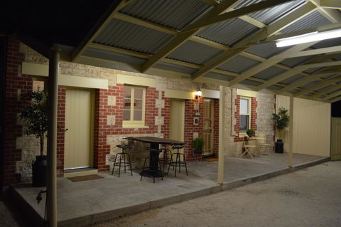 Two Cow Cottage Bed & Breakfast - NT Tourism 32