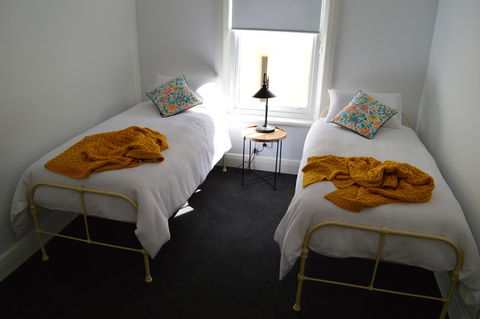 Two Cow Cottage Bed & Breakfast - NT Tourism 22
