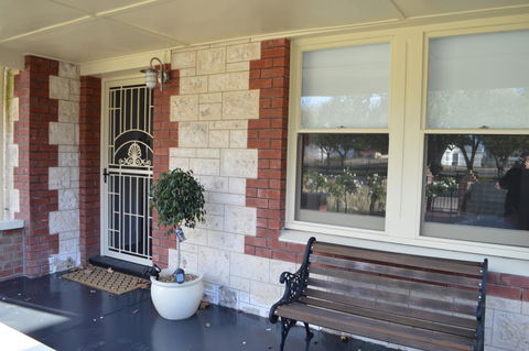 Two Cow Cottage Bed & Breakfast - NT Tourism 28
