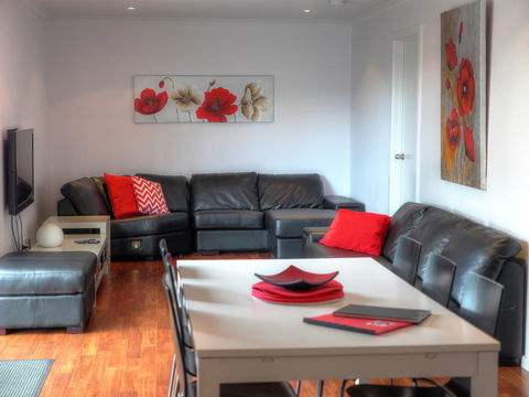 Home On Torrens - Accommodation NT 24