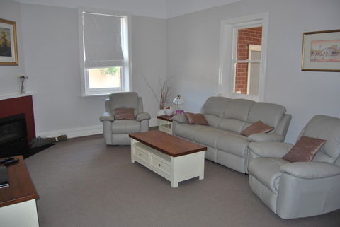Jacaranda Cottage - Accommodation NT 6