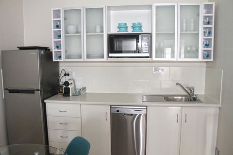 Smugglers Inn Studio Apartments - NT Tourism 8