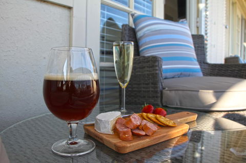 Smugglers Inn Studio Apartments - NT Tourism 2