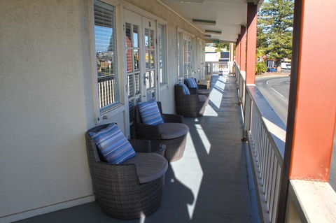 Smugglers Inn Studio Apartments - NT Tourism 1