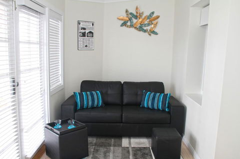 Smugglers Inn Studio Apartments - NT Tourism 3