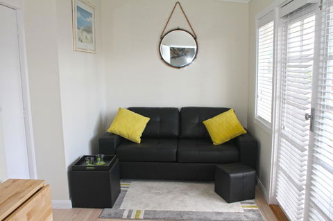 Smugglers Inn Studio Apartments - NT Tourism 11