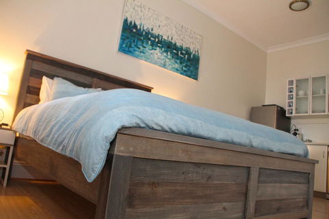 Smugglers Inn Studio Apartments - NT Tourism 9