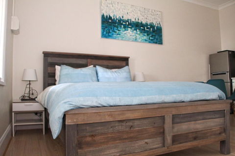 Smugglers Inn Studio Apartments - NT Tourism 0