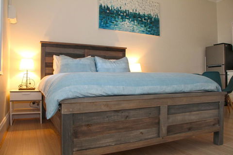 Smugglers Inn Studio Apartments - NT Tourism 5