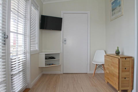 Smugglers Inn Studio Apartments - NT Tourism 17