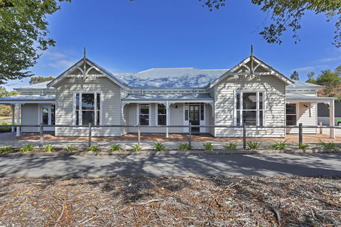 Grandview Accommodation - The Elm Tree Apartments - NT Tourism 30