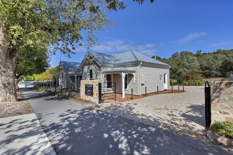 Grandview Accommodation - The Elm Tree Apartments - NT Tourism 31