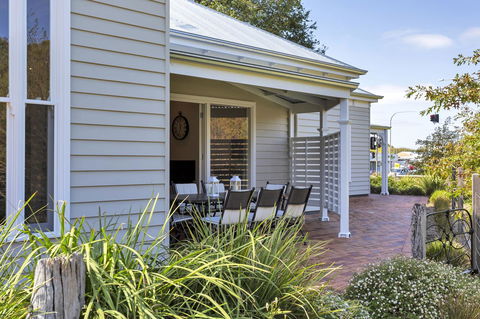 Grandview Accommodation - The Elm Tree Apartments - NT Tourism 25