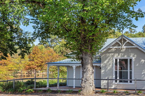 Grandview Accommodation - The Elm Tree Apartments - NT Tourism 1