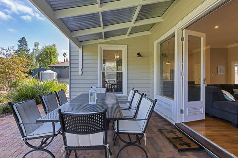Grandview Accommodation - The Elm Tree Apartments - NT Tourism 27