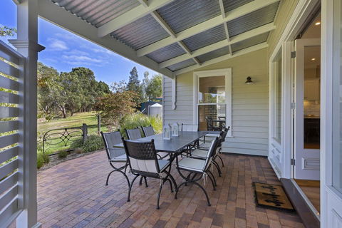 Grandview Accommodation - The Elm Tree Apartments - NT Tourism 5