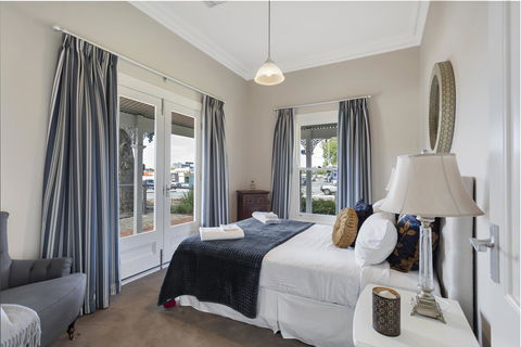 Grandview Accommodation - The Elm Tree Apartments - NT Tourism 10