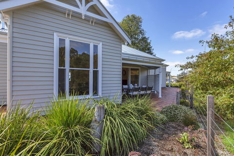 Grandview Accommodation - The Elm Tree Apartments - NT Tourism 24