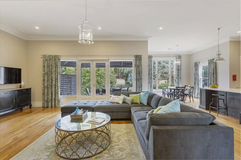 Grandview Accommodation - The Elm Tree Apartments - NT Tourism 4