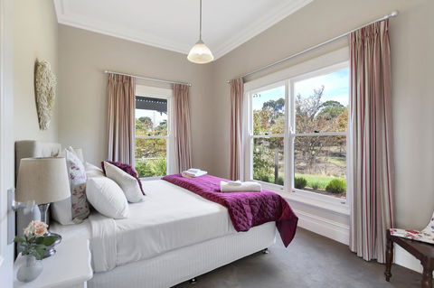 Grandview Accommodation - The Elm Tree Apartments - NT Tourism 12