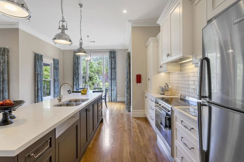 Grandview Accommodation - The Elm Tree Apartments - NT Tourism 14