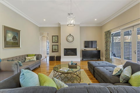 Grandview Accommodation - The Elm Tree Apartments - NT Tourism 16