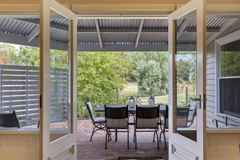 Grandview Accommodation - The Elm Tree Apartments - NT Tourism 18
