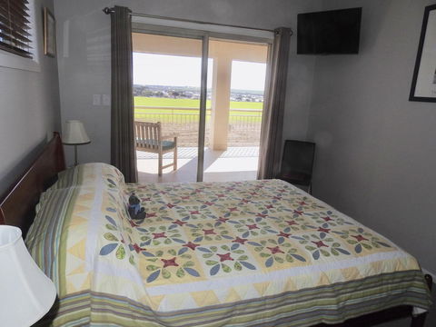 Rezare House Bed & Breakfast - NT Tourism 13